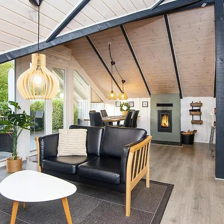 Ferienhaus 4 Star Holiday In Aabenraa